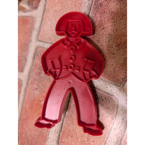 Lot of 13 Vintage Plastic & Metal Cookie Cutters Holiday Animals Heart Leaf - Picture 2 of 9